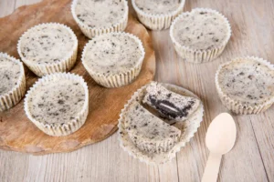 Oreo Cheesecake Muffins