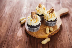 Snickers Cheesecake Muffins