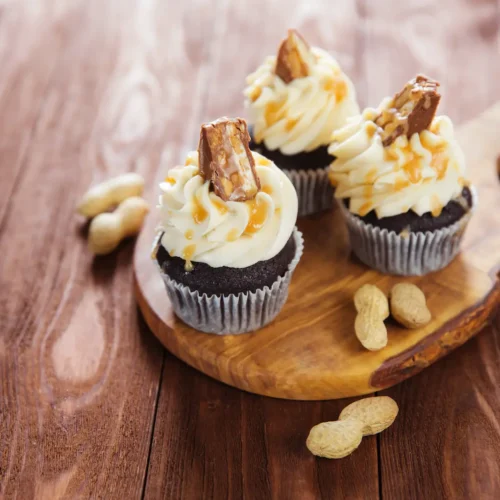 Snickers Cheesecake Muffins